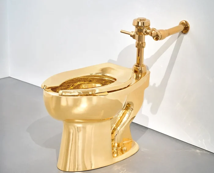 Toaleta din aur intitulată „America” - Foto: X/Sotheby's