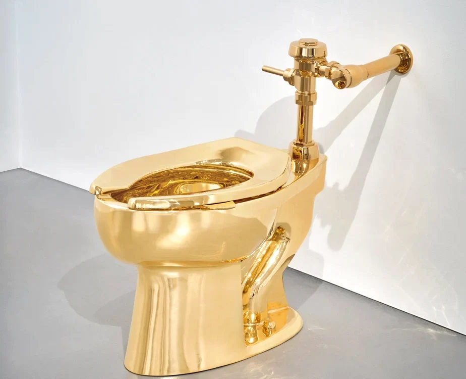 Toaleta din aur intitulată „America” - Foto: X/Sotheby's