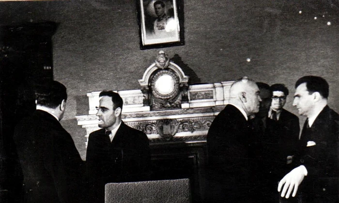 Gheorghe Gheorghiu Dej, Petru Groza și Lucreţiu Pătrăşcanu (dreapta), la o ședință a Consiliului de Miniştri (© „Fototeca online a comunismului românesc”, cota: 89/1945)