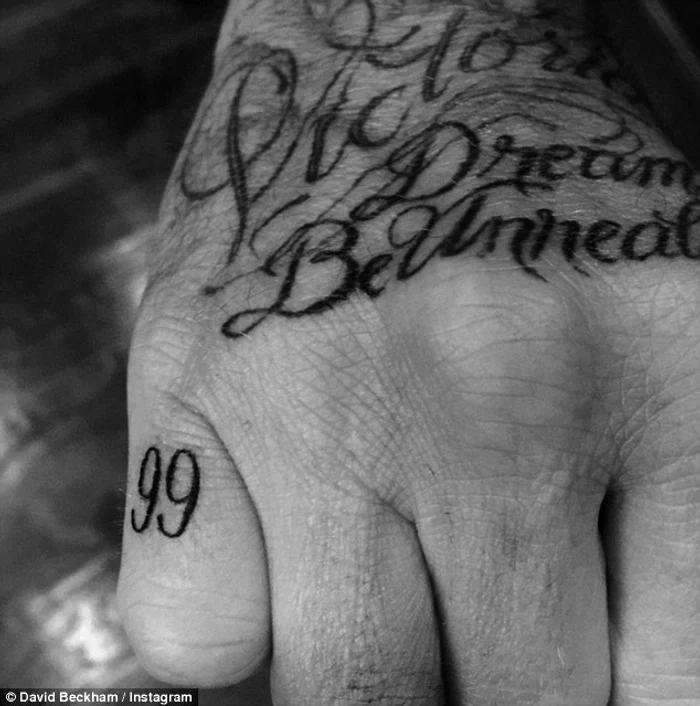 David Beckham a închinat noul tatuaj anului în care s-a căsătorit cu Victoria