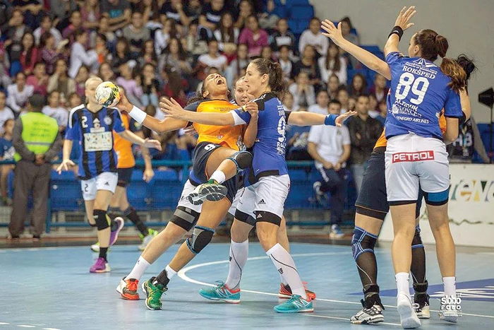 Gazdele au apelat de multe ori la faulturi dure pentru a le opri pe jucătoarele formaţiei noastre