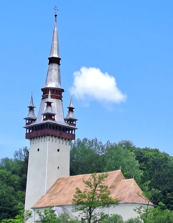 Turnul principal are înălțimea unui bloc cu 10 etaje FOTO Adoptă o Casă la Roșia Montană