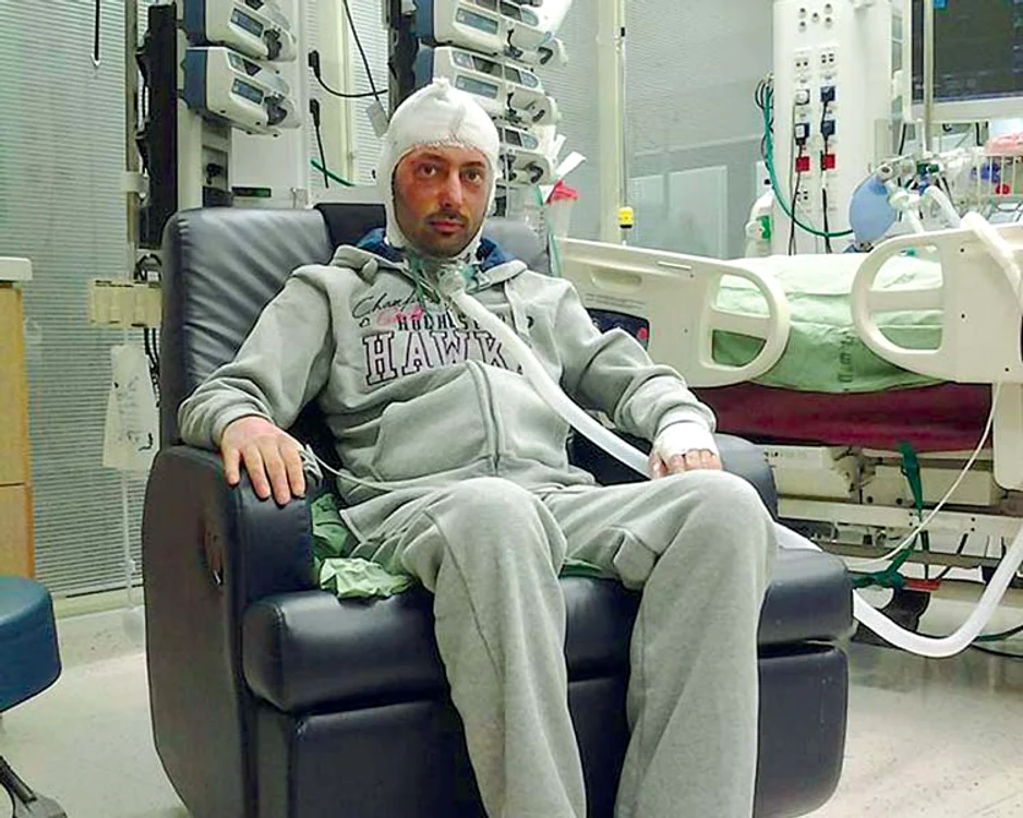 Cătălin (30 de ani) poate să respire din nou după ce medicii israelieni au rezolvat arsurile căilor respiratorii şi infecţia pulmonară