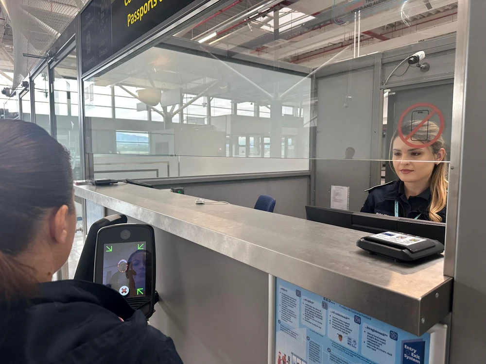 Sistemul EES se aplică tuturor cetăţenilor din afara UE şi Schengen. FOTO: MAI