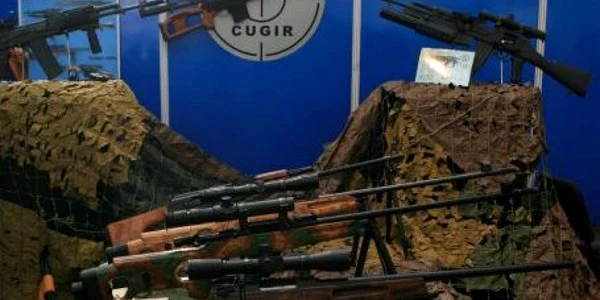   Alba Iulia Arme fabricate la Cugir într-o expoziţie de tehnică militară