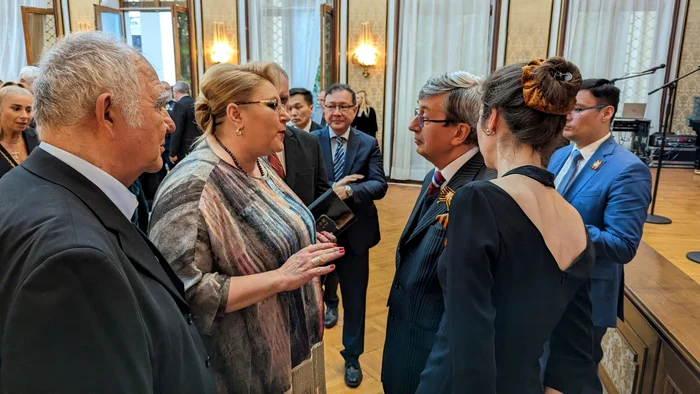 Diana Șoșoacă și ambasadorul Rusiei, la recepția de la Ambasada Rusiei FOTO: Ambasada Rusiei