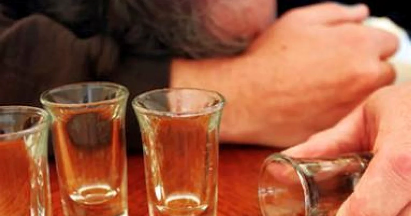 17 teleormăneni au ajuns la spital din cauza consumului de alcool foto: Adevărul