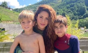 Shakira și cei doi copii jpg