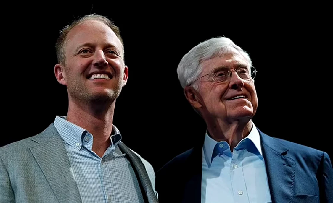 Charles Koch (dreapta) și fiul său, Chase, 45 de ani