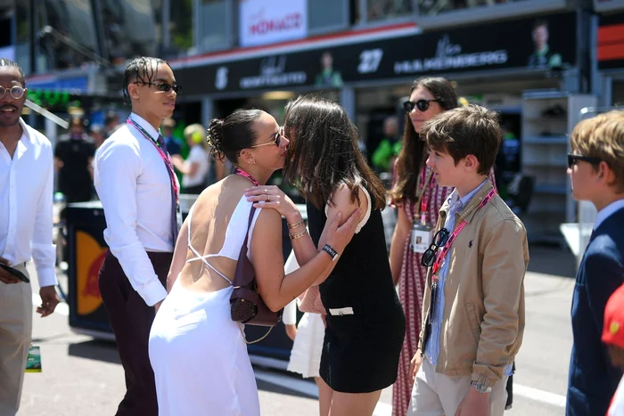 Alexandre Grimaldi, foto stânga, alături de verișoarele Pauline și Charlotte