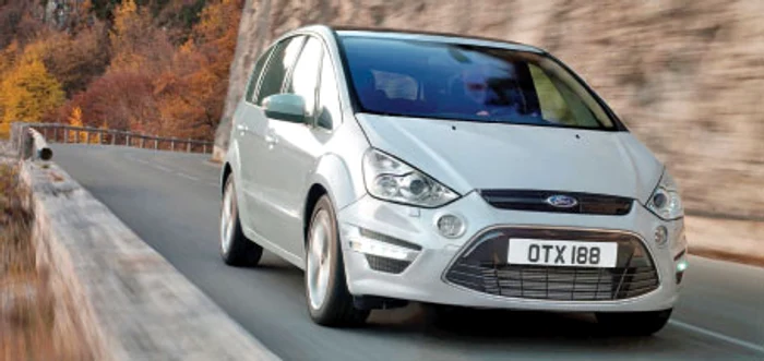 Noua versiune a modelului Ford S-Max beneficiază de un design modern şi de motorizări îmbunătăţite