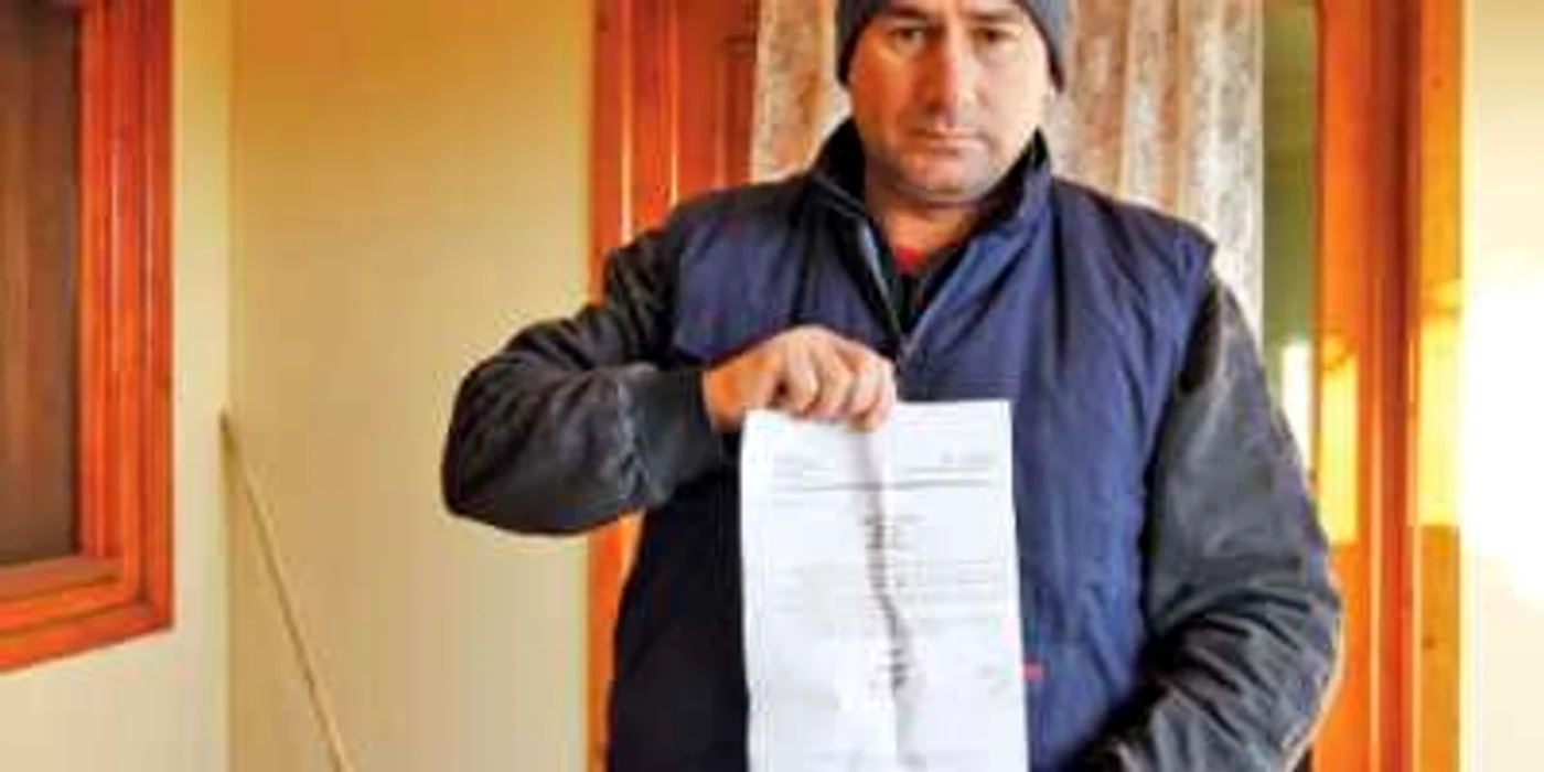 Valerică Tăbăcaru arată răspunsul la reclamaţia  adresată companiei OMV Petrom