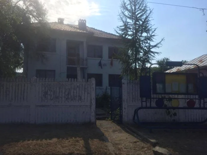 Poliţistul s-a împuşcat cu arma din dotare