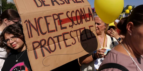 Protest educație - mii de profesori în Piața Victoriei FOTO Inquam / Octav Ganea 