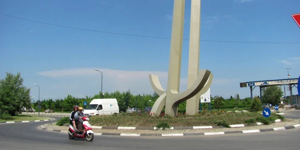 Ancora este cea mai înaltă şi mai uşor de identificat dintre cele trei monumente