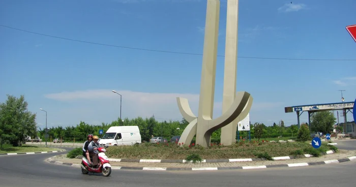 Ancora este cea mai înaltă şi mai uşor de identificat dintre cele trei monumente