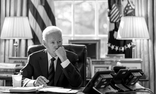 Președintele Joe Biden în Biroul Oval Office (© Adam Schultz / Rawpixel)