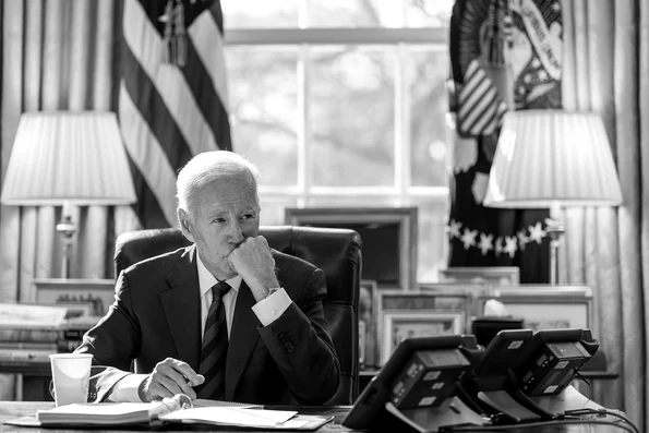 Președintele Joe Biden în Biroul Oval Office (© Adam Schultz / Rawpixel)