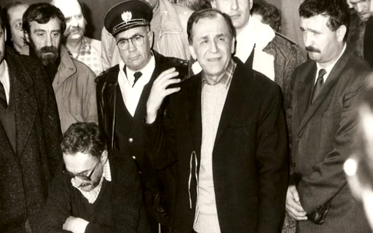 Ion Iliescu și FSN. Arhivă Adevărul