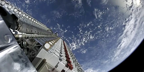 satelit Starlink pe orbita