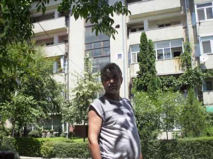 Marcel Dumitraşcu (Balş) aduce apă acasă de la Piatra Olt