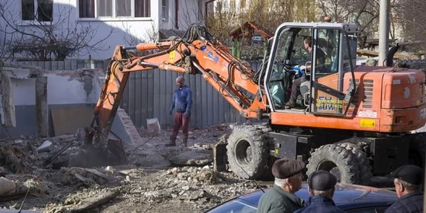 Demolarea garajelor în Micro 18 FOTO PM Galaţi