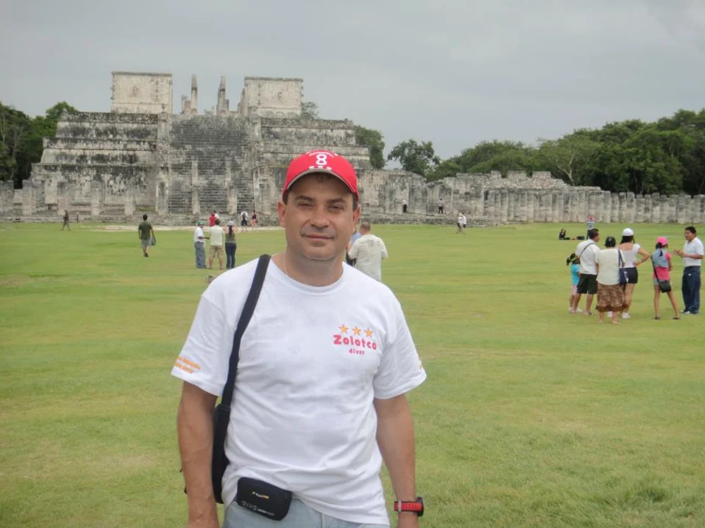 Fostul magistrat Aureliu Colenco a vizitat şi piramida civilizaţiei Maya din Mexic. Foto: Facebook