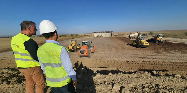Instalație de producție a grinzilor din beton pe șantierul Autostrăzii Ploieşti-Buzău. FOTO Irinel Scrioşteanu