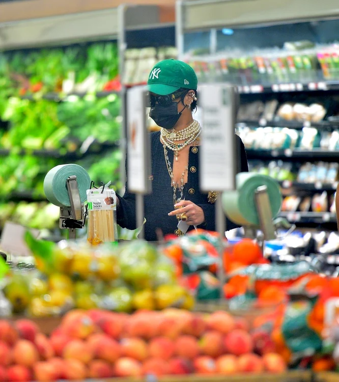 1 rihanna shopping2 jpg jpeg