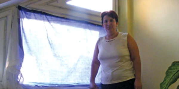 Reşiţa: O firmă montează aer în loc de termopane