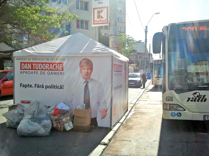 În sectorul 1, cortul de campanie al unui candidat a devenit groapă de gunoi