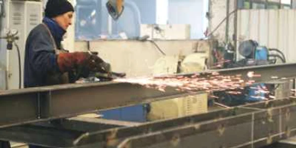 Căderea economiei se vede şi în topuri