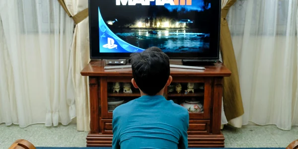 copil jucand MAFIA III shutterstock 1176856075 jpg