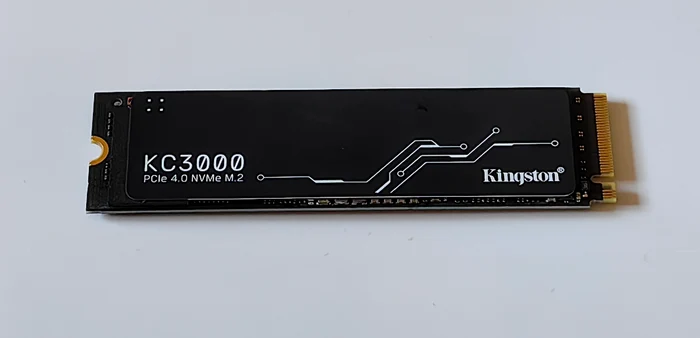 SSD Kingston KC3000. FOTO Adrian Pogîngeanu