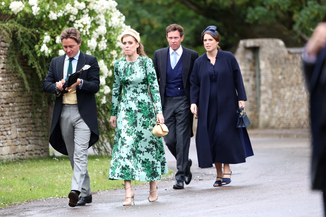 Prințesele Beatrice și Eugenie la nunta lui Peter Phillips cu Harriet Sperling