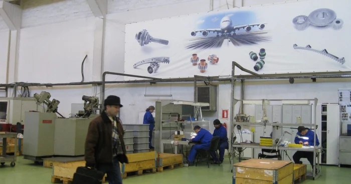 Atelier de producţie în industria aerospaţială