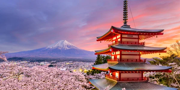 muntele fuji si o pagoda cu flori de cires shutterstock 625757552 jpg