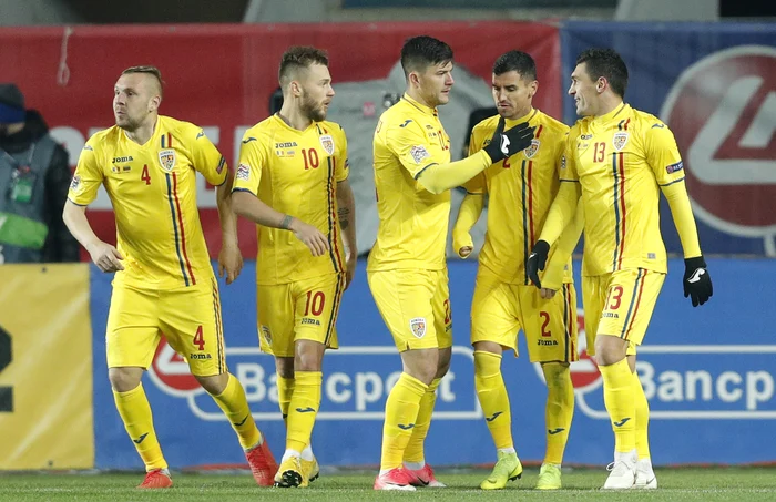 România a abordat duelul din Muntenegru fără vreun jucător de la vicecampioana României, fapt nemaiîntâlnit de pe vremea lui Victor Piţurcăfoto: EPA