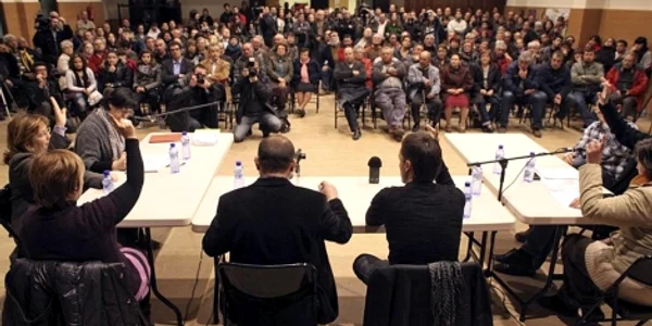 Plenul primăriei din Rasquera, de ieri * FOTO: El Mundo