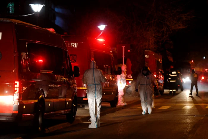 Zeci de echipaje de pompieri și ambulanțe au ajuns în câteva momente