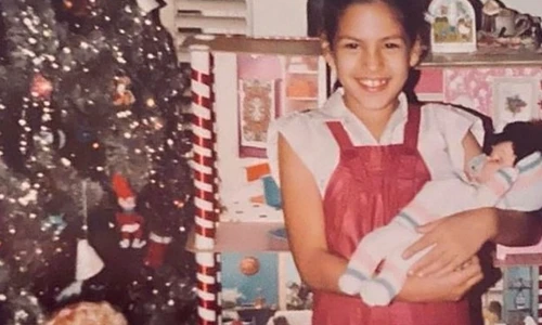 Eva Mendes in copilarie  jpg