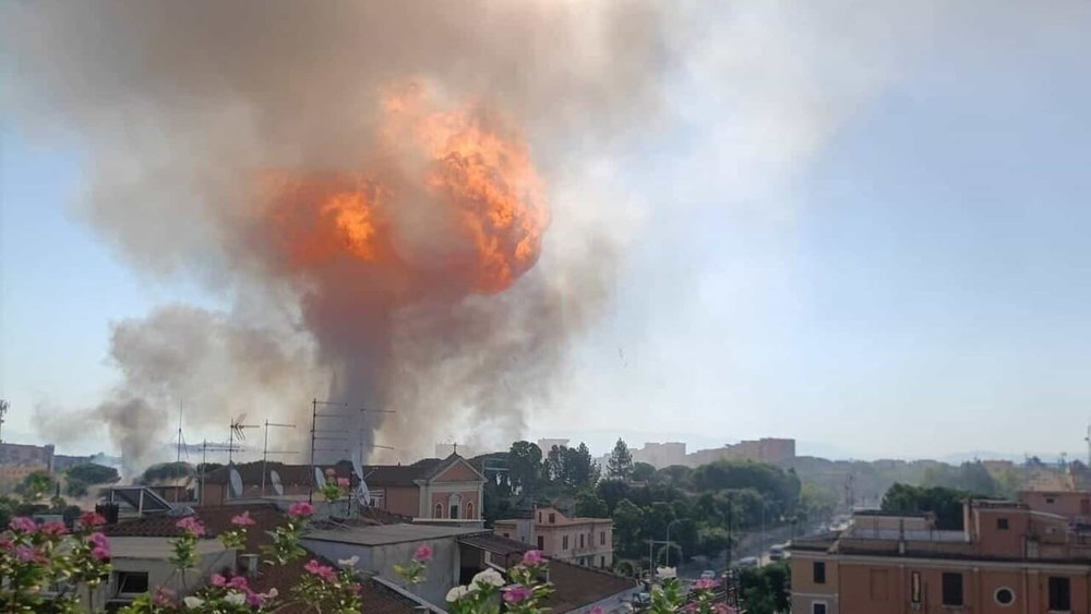 Explozie puternică la o benzinărie din Roma. 21 de răniți, dintre care 9 polițiști. Mai multe clădiri și mașini, avariate