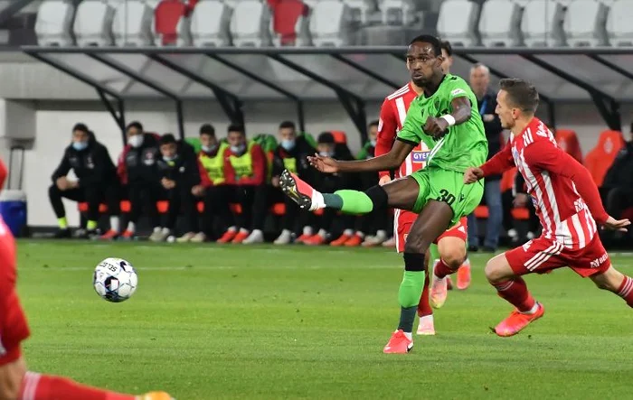 Francezul Espinosa, transferat de Mircea Rednic, a făcut două meciuri foarte slabeFOTO: Sportpictures.eu