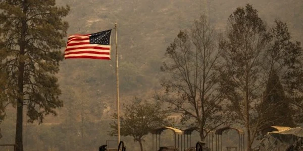 McKinney Fire incendiu vegetatie sua foto AFP