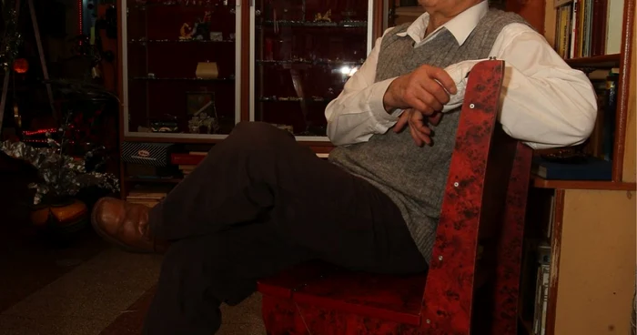 Iaşi: Dumitru Grumăzescu: „Am spălat şi WC-ul ca să obţin o carte“ (PORTRET) FOTO Adevărul