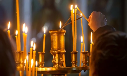 lumanari biserica shutterstock 358100030 jpeg