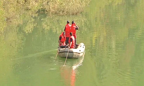 A fost căutat în apele Lacului Paltinu de mai  mulți salvatori jpeg