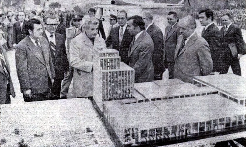 Nicolae Ceausescu la Azomureş foto Wikipedia jpg