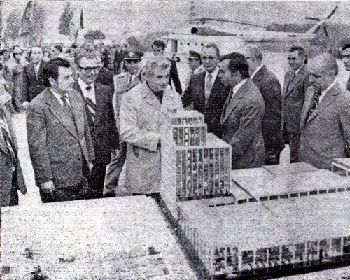 Nicolae Ceausescu la Azomureş foto Wikipedia jpg