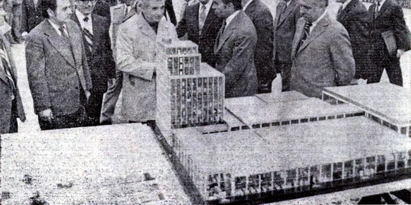 Nicolae Ceausescu la Azomureş foto Wikipedia jpg